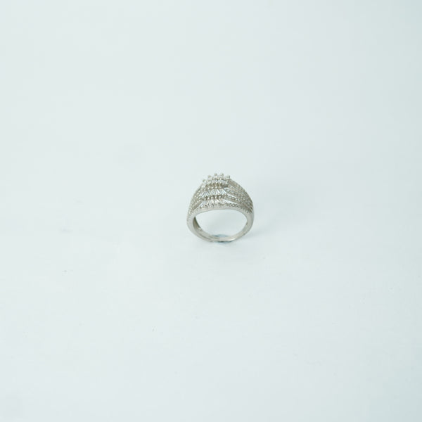 Luxury silver plated party ring with baguette-cut and round stones